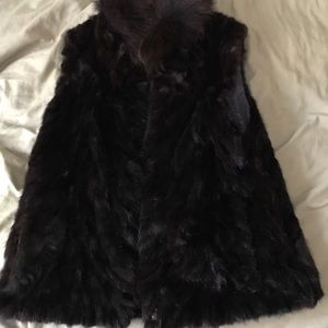 Digo real otter fur vest